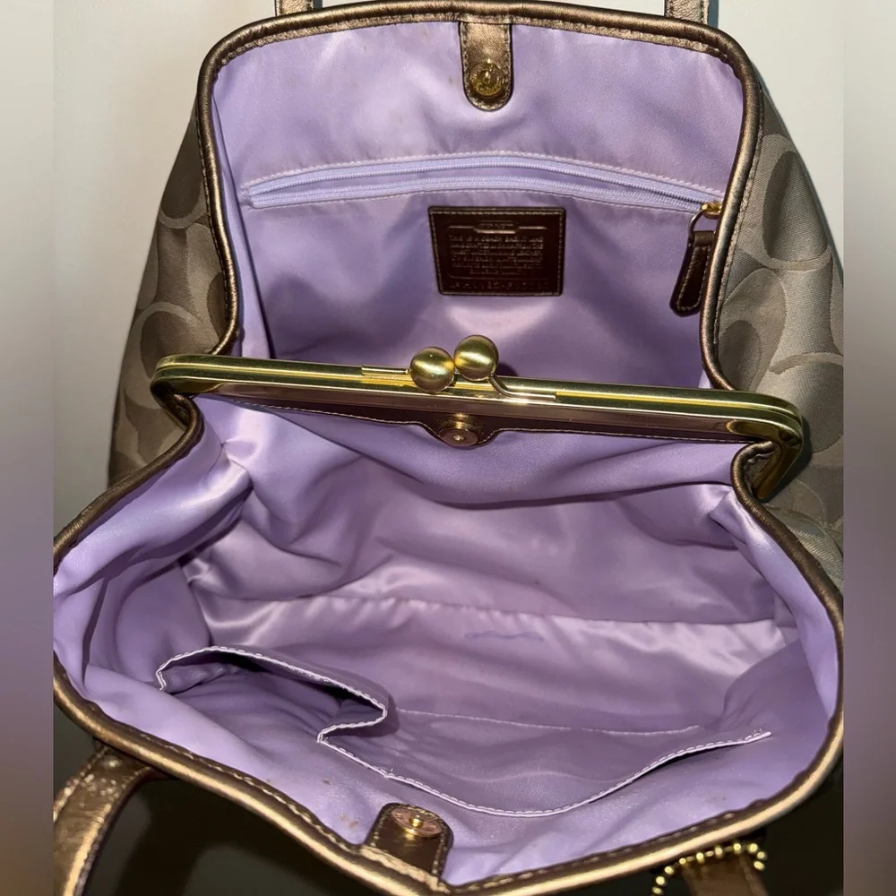 Coach Kisslock Shoulder Bag with Embossed Flowers and Lavender Interior - Picture 8 of 17